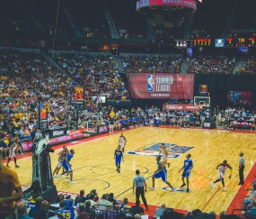 开云足球直播-一箭穿心，公牛绝杀雄鹿，字母哥扛起全队却成悲情英雄