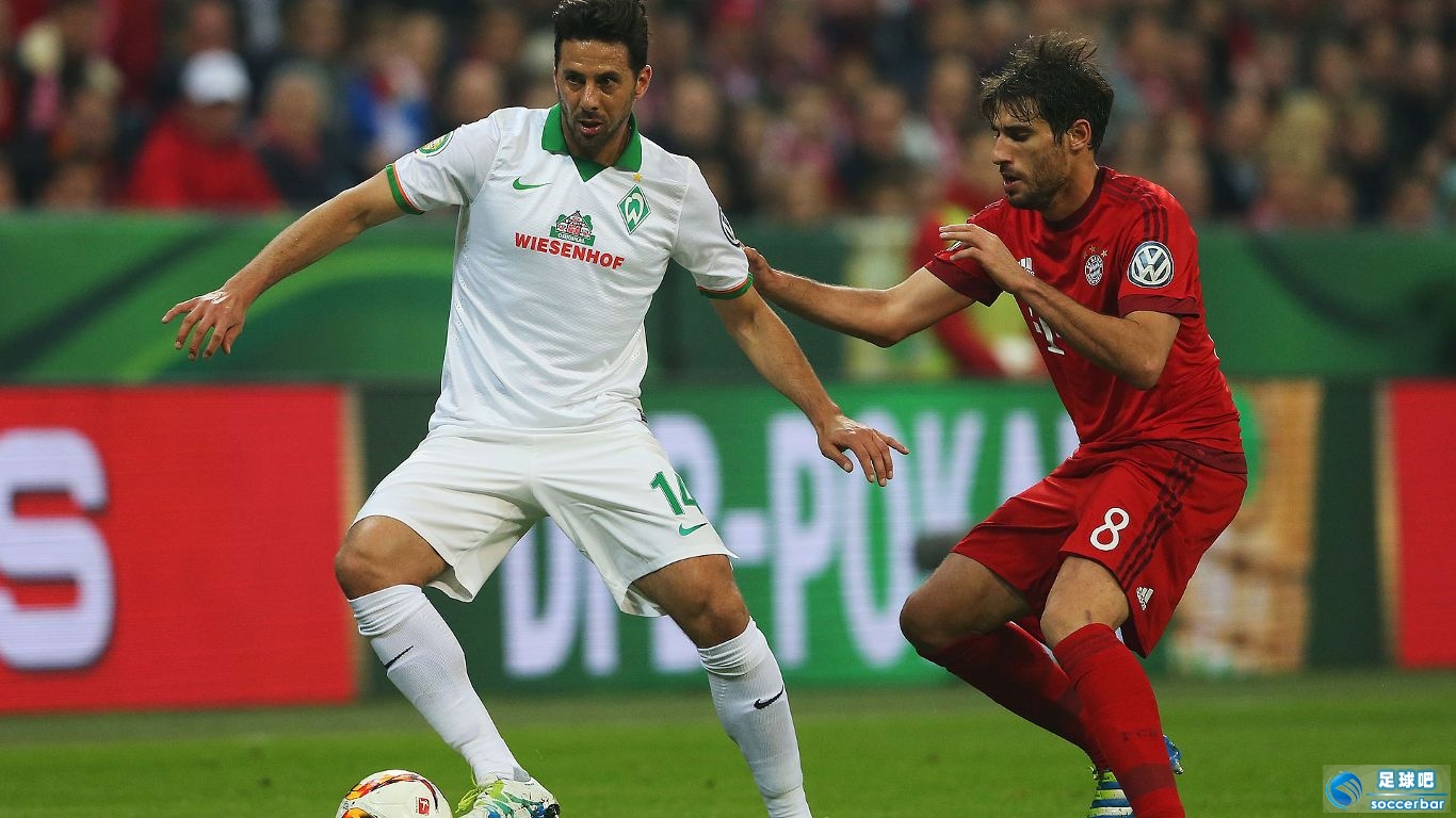 国内足球联赛重重关卡，球场战局激烈