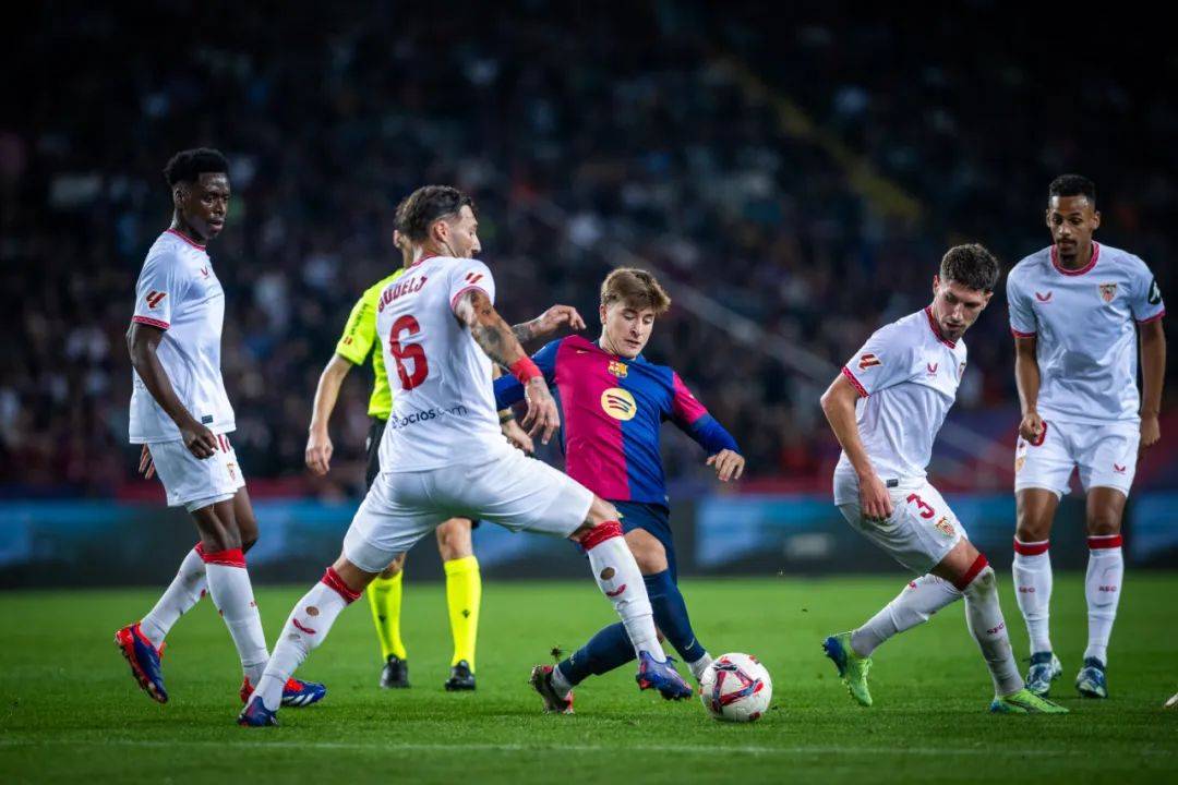 丹麦鏖战巴萨，加维惊艳四座