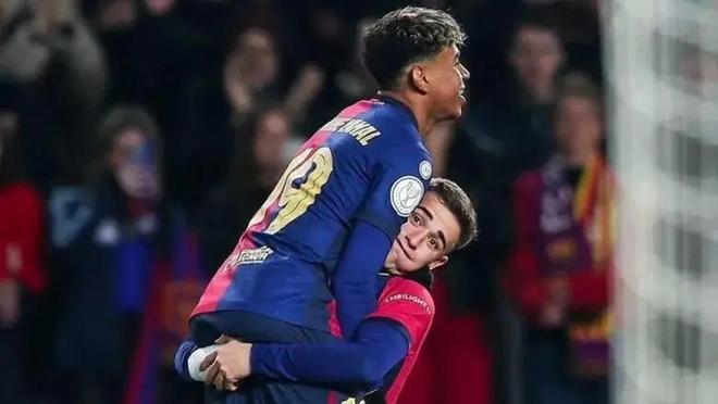 丹麦鏖战巴萨，加维惊艳四座